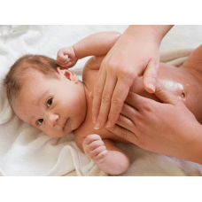 Cách tắm cho trẻ sơ sinh đúng chuẩn bằng tinh dầu tràm