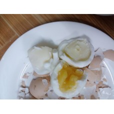 Kỳ lạ quả trứng gà không có lòng đỏ